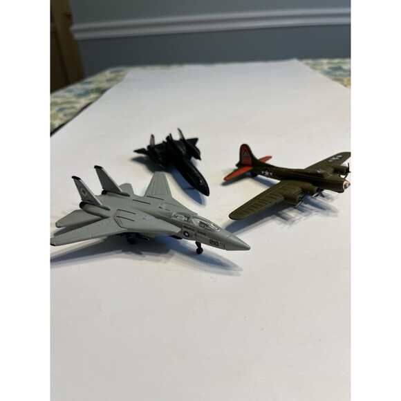 3 Road Champs Die Cast Airplanes Bombers B17-G, F-14 Tomcat & SR-71 NASA - Picture 1 of 16